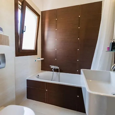 Trapezaki Sleeps 6