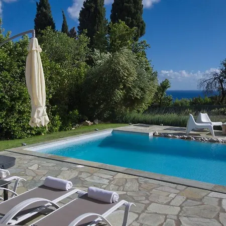 Trapezaki Sleeps 6