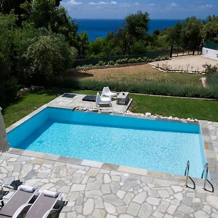 Trapezaki Sleeps 6 *