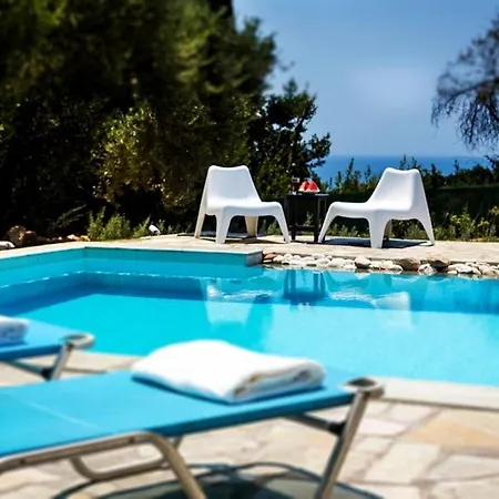 Villa Trapezaki Sleeps 6 *