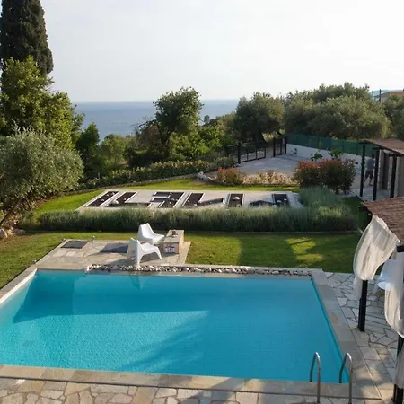 Trapezaki Sleeps 6 Villa