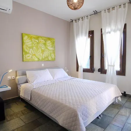 Villa Trapezaki Sleeps 6