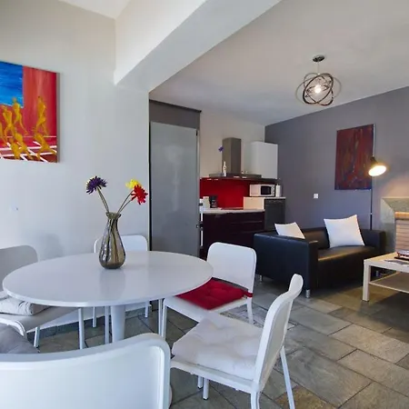 Trapezaki Sleeps 6 Villa *