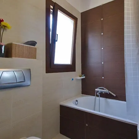 Villa Trapezaki Sleeps 6 *