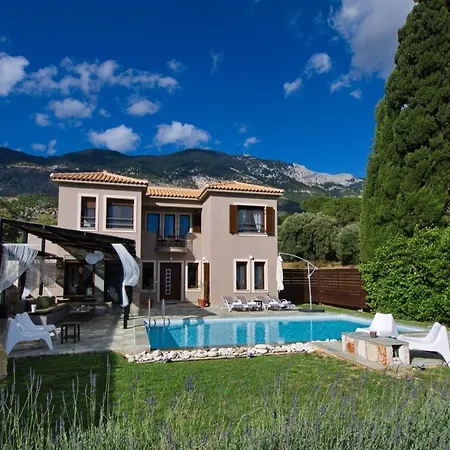 Trapezaki Sleeps 6