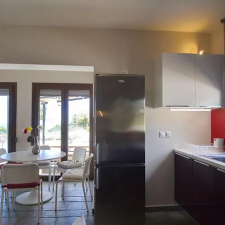 Villa Trapezaki Sleeps 6 *