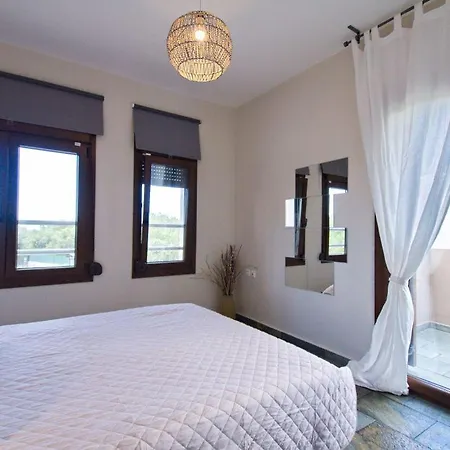 Trapezaki Sleeps 6 Villa