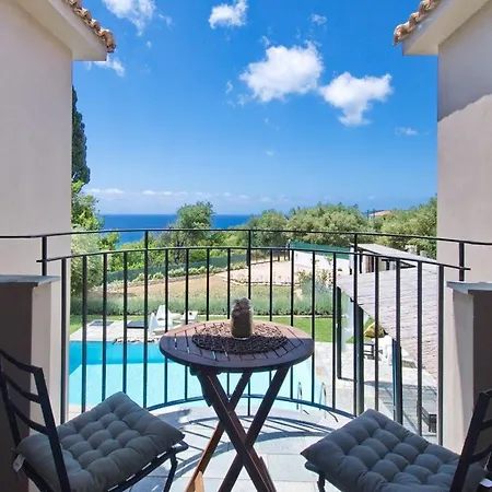 Villa Trapezaki Sleeps 6 *